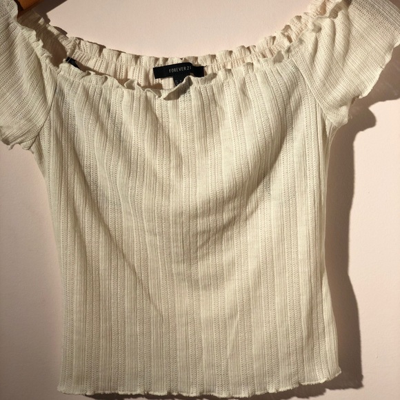 🌻Beige crop top🌻 - Picture 2 of 4